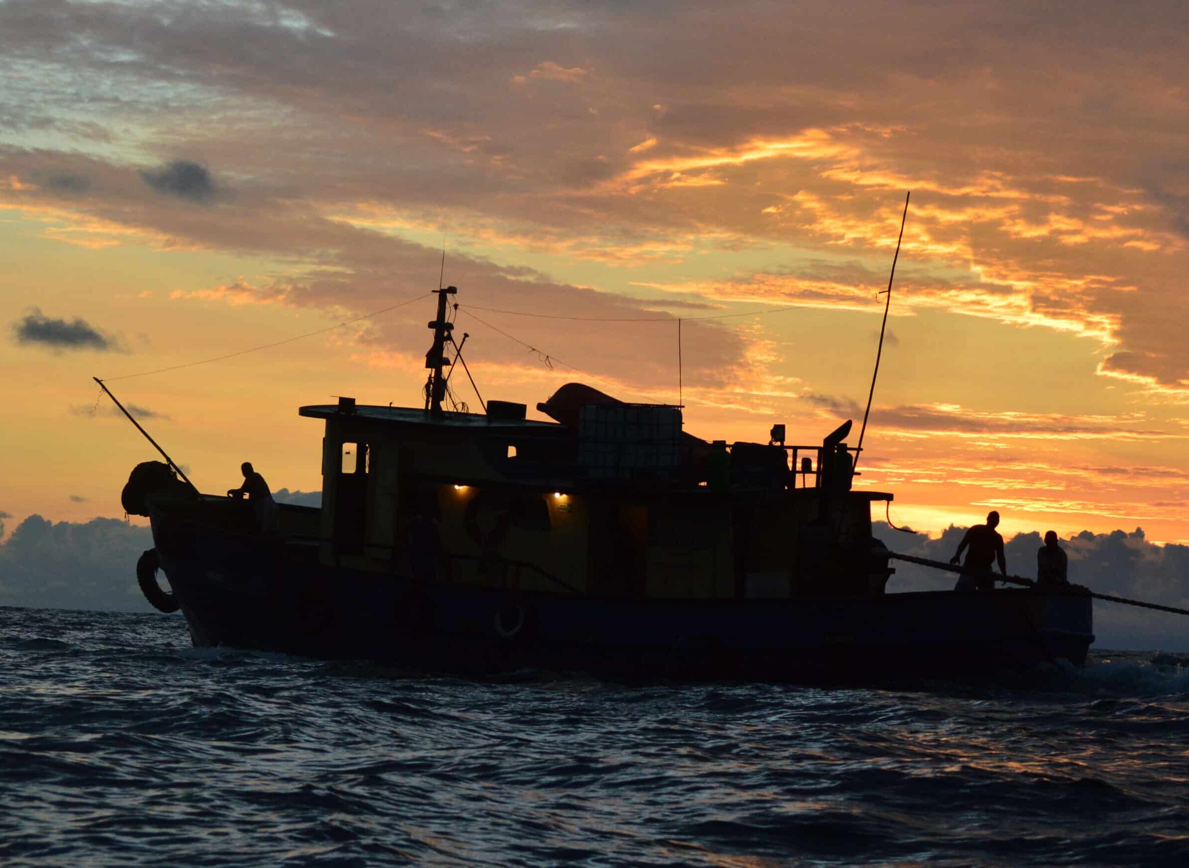 Boat in the pacific - Phoenix Travel Group